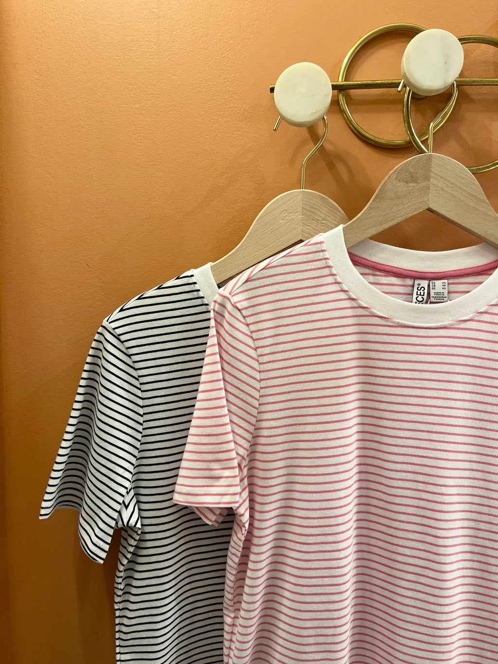T-shirt RIA fines rayures rose