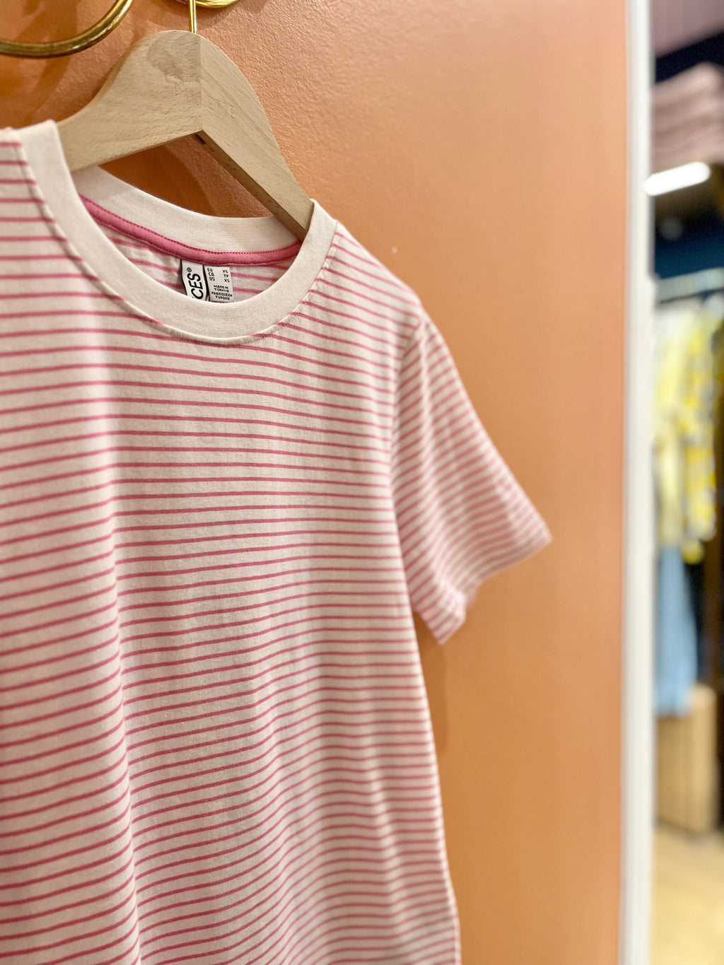 T-shirt RIA fines rayures rose